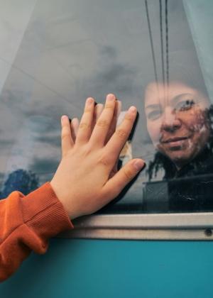 Pourquoi est-ce si difficile de couper le lien avec un parent destructeur ?